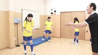 Asiatisches Fussballtraining artet zur harten sexorgie aus - 6 image