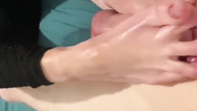 Beautiful oily footjob and toes - 11 image