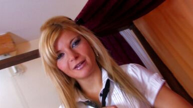 See french amateur Shana Spirit in her first anal video - 1 image