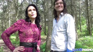 Naughty milf Elise comes back to do a very hot double penetration - 7 image