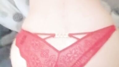 MILF plug se fait prendre en levrette dans la chambre - 13 image