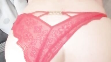 MILF plug se fait prendre en levrette dans la chambre - 6 image