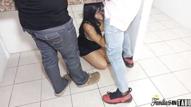 uuuuusff.- Figlia birichina mangia il cazzo di uno strano amico di papà, mentre il padre sta facendo un conto con un conoscente, la figlia succhia di nascosto il cazzo dellamico - finale creampier in assenza di unadolescente! - 7 image