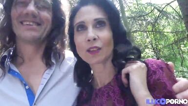 Elise, sexy milf, wants two hard cocks to make the double penetration - 4 image