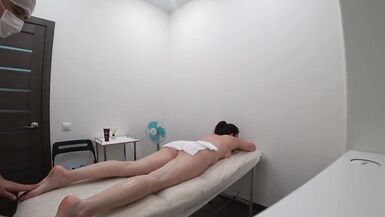 The client sucked off the masseur