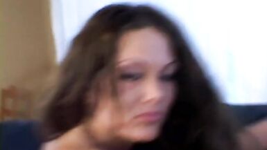 Brunette cougar wird von zwei Schwänzen hart geschlagen - 7 image