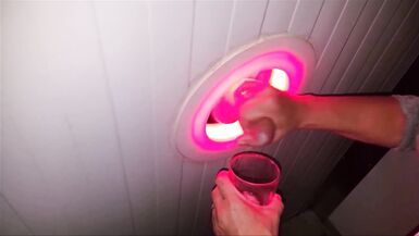Sperma am Glory Hole von Fremden für schlampige Sekunden zu Hause aufheben - 3 image
