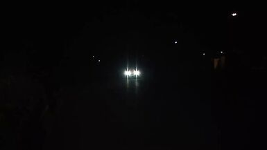 Schöne und sexy Schlampe in der Mitte der Nacht zu - 1 image