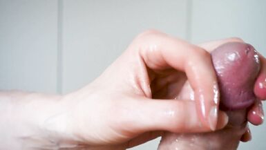 Massagem sensual, punheta de especialista por milf em pau grande e duro, orgasmo arruinado - 8 image