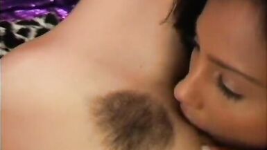 Hot lesbo with a hair pussy licks a shaved pussy clean - 8 image