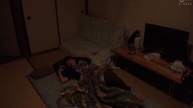 Amateur Housewife Goes on a 1 Night Stay at a Normal College Guy's Place with Just 1 Condom - 2 image