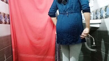 秘书 Ko Bathroom Me Tang Utha Kar Jabardast Pela - 2 image
