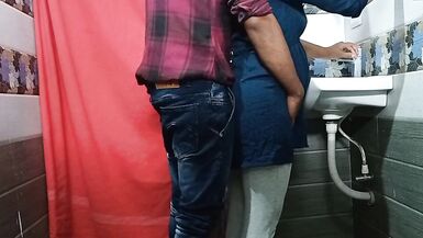 秘书 Ko Bathroom Me Tang Utha Kar Jabardast Pela - 3 image