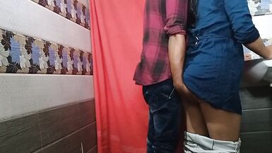 Secretary Ko Bathroom Me Tang Utha Kar Jabardast Pela