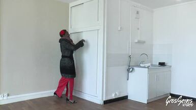 Busty afro honey gives away her pussy for a flat - 3 image