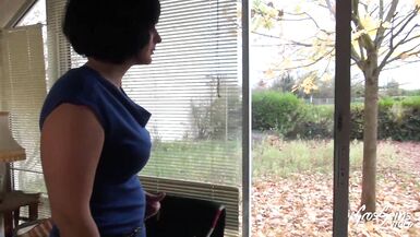 Azgın milf Sophie çalışanlarının horozunu kıçına alıyor - 4 image