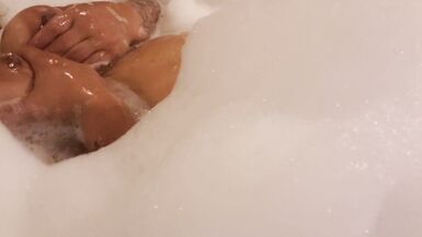 Bubbles and titties... - 5 image