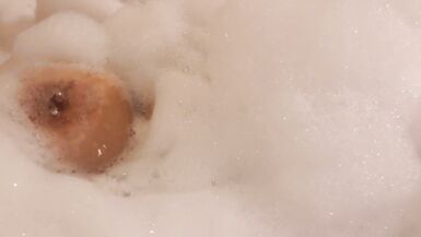 Bubbles and titties... - 7 image