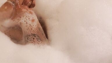 Bubbles and titties... - 8 image