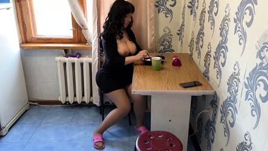 Milf spread her legs to have anal sex - 1 image