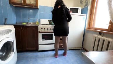 Milf spread her legs to have anal sex - 2 image