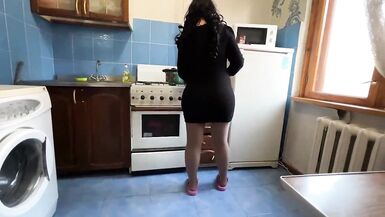 Mom spread her legs to have anal sex - 2 image