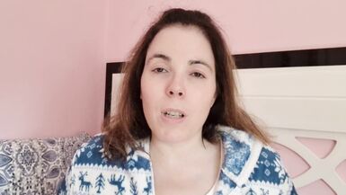Chupando tetas y pezones. Madre loca enamorada se chupa las tetas y los pezoncitos - Evita Camila - 5 image