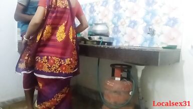 Desi Bengali desi Pueblo Indio Bhabi Cocina Sexo En Saree Rojo ( Official Video By Localsex31) - 6 image