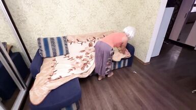 The MILF made up the sofa and enjoyed anal sex in a big ass - 3 image
