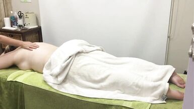 hot pretty bbw getting deep relaxing body massage at spa U010 - 4 image