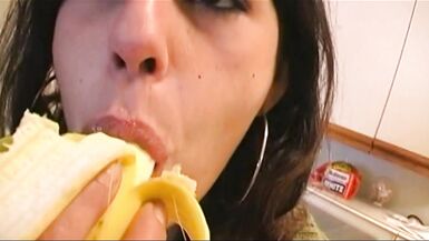 NDNgirls - Ojibwe Native American Indian girl сосет черный член во время курения и еды McDonalds POV ft Danica / Shimmy Cash - 3 image