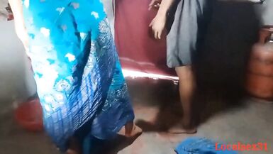 Kamlwali Pocha Lga Rhi Thi Ghar Ke Malik Ne Piche Se Gaand Mari - 2 image