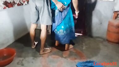 Kamlwali Pocha Lga Rhi Thi Ghar Ke Malik Ne Piche Se Gaand Mari - 4 image