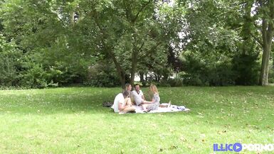 Gabrielle fickt sexy Emma und ihren Mann in einem sehr heißen Dreier - 8 image