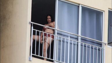 my neighbor loves to masturbate outdoors - Spanish porn