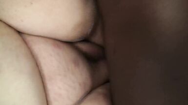 Una matrigna bianca e massiccia ingoia un grosso cazzo nero - Desiree Devine - 15 image
