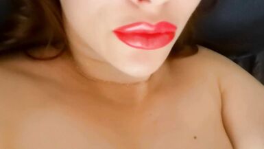 BEAUTIFUL MILF MASTURBATING ON CAMERA FOR YOU