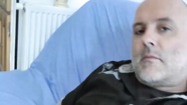 Une veuve en deuil baisée par des paysans - 5 image