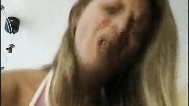 Une femme fait une fellation au médecin et baise sur la secrétaire. - 13 image