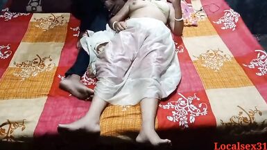 Индийская деревня Бхабхи Xxx Видео С Фермером В Плохой комнате - 5 image