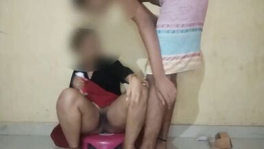Индийский папа трахается с дочерью с новой смазкой чистое аудио хинди - 4 image
