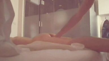 Sorpresa Anal. Esposa puta follada por masaje Boy y tragar todo su cum - 1 image
