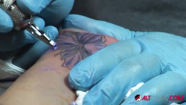 Shyla Stylez gets tattooed while playing with her tits - 3 image