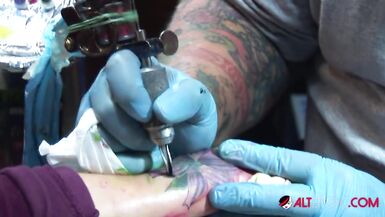 Shyla Stylez gets tattooed while playing with her tits - 9 image