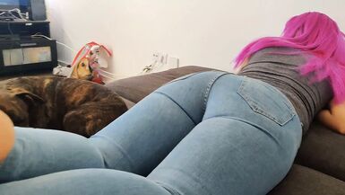 Using my friend's feet to cum with a hair tie