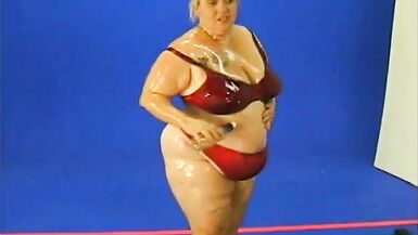 Mature blonde bbw Patty Parker asked her neighbour with a beer belly to oil her thick body before toying - 3 image