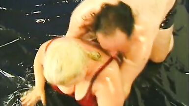 Mature blonde bbw Patty Parker asked her neighbour with a beer belly to oil her thick body before toying - 4 image