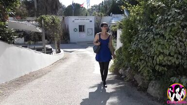 La jolie salope Debbie baise dur avec les mecs