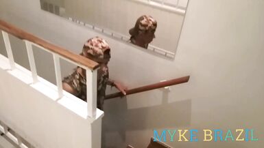 Quando sono arrivato nella suite, la compagna molto calda e rabbiosa mi stava già aspettando nel letto, ho fatto una doccia e lho fatta mettere a quattro zampe, e le ho dato una sborrata molto calda dentro la bocca (Ines Ventura) - 5 image