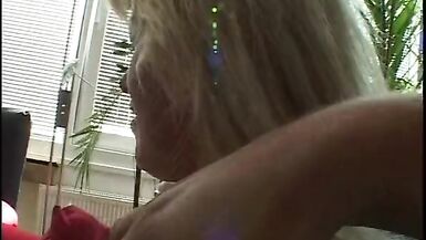Milf bionda scopata in uno studio porno - 3 image